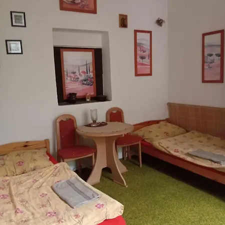 Stara Skola - - Cely Komplex- 10 Luzek Feriehus