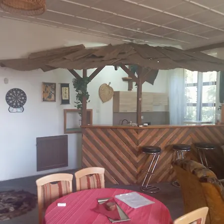 بيت للعطل Stara Skola - - Cely Komplex- 10 Luzek