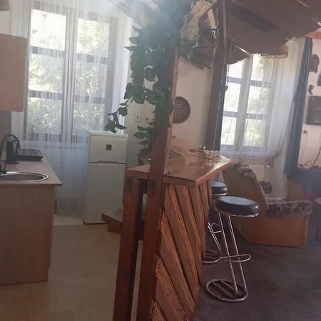 Stara Skola - - Cely Komplex- 10 Luzek Cakova